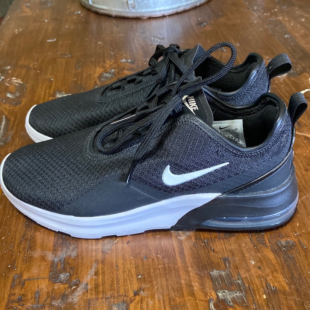 Nike Air Max Motion 2